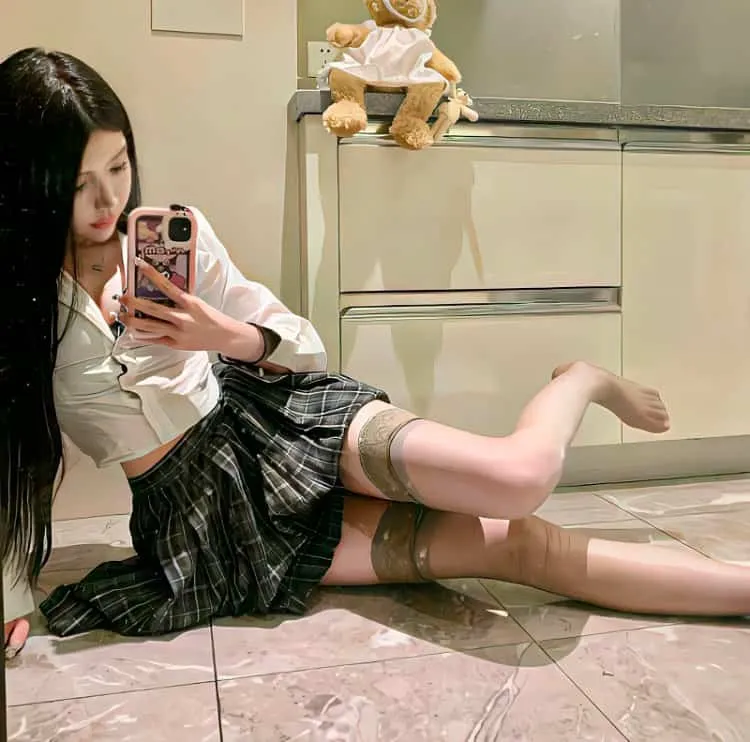 【反战童话】《哈尔的移动城堡》原著《魔法阿妈》？(非日影) -> 改用：《玛丽与魔女之花》米林宏昌：继承吉卜力画风的魔幻冒险奇遇